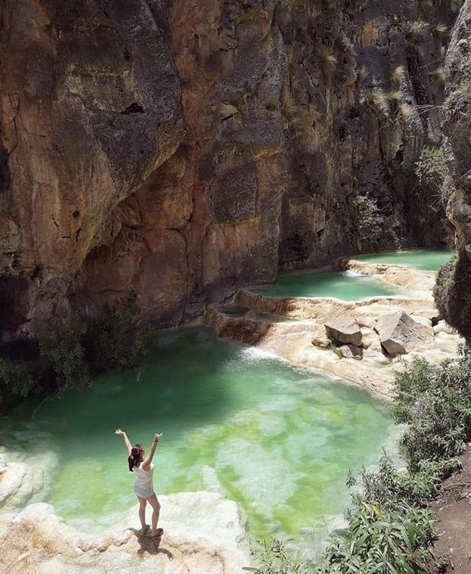 Lugar Millpu aguas turquesas de Ayacucho-Perú