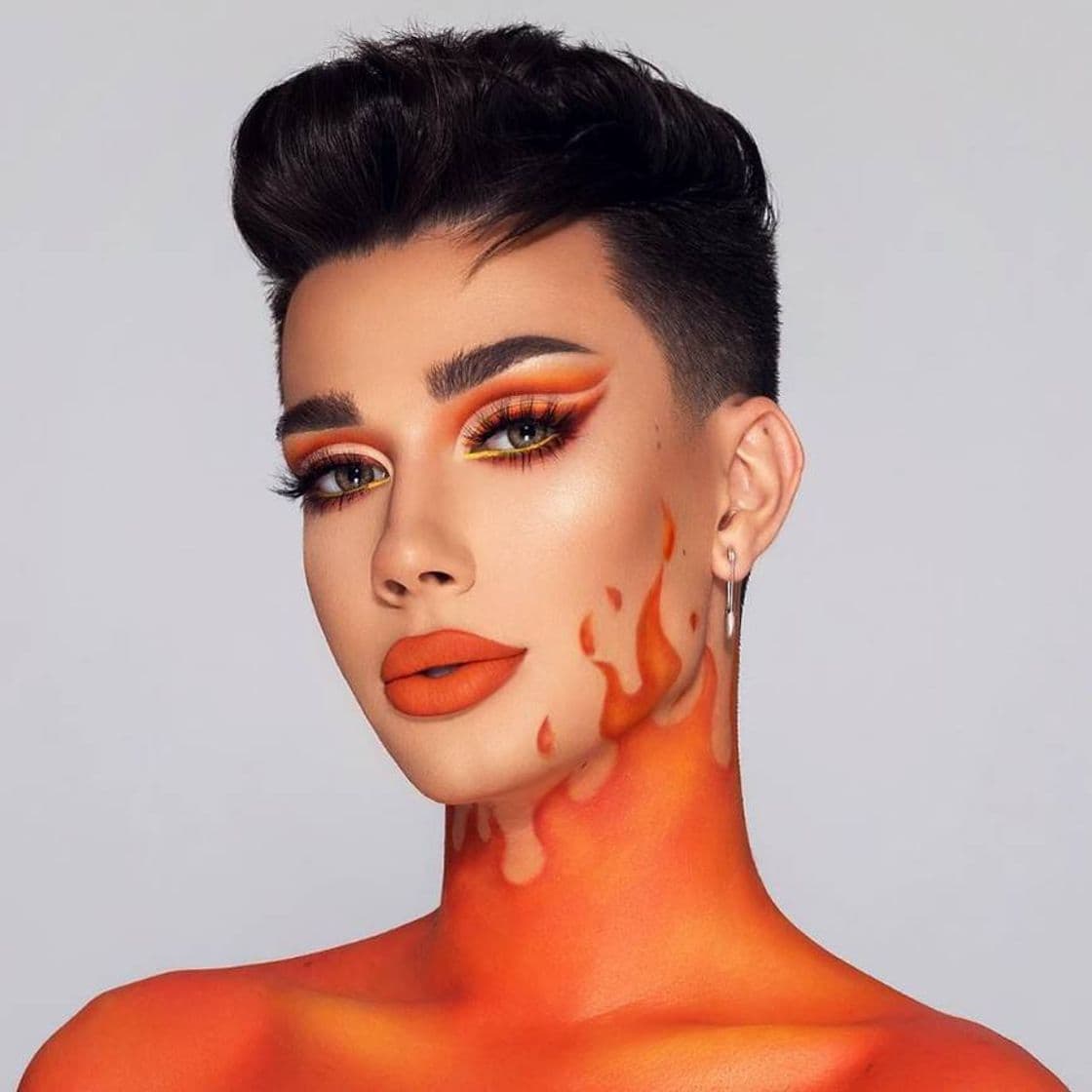 Moda James Charles