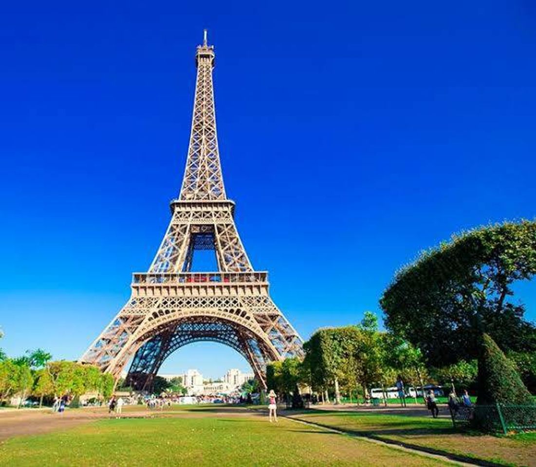 Place Torre Eiffel