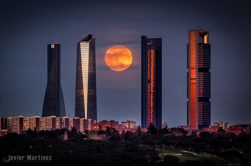 Lugar Cuatro Torres