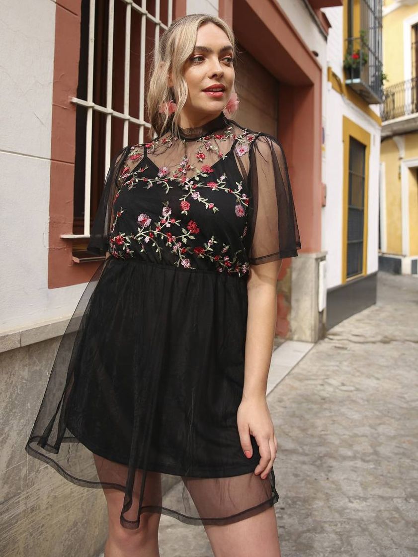 Moda Vestido con malla y bordado