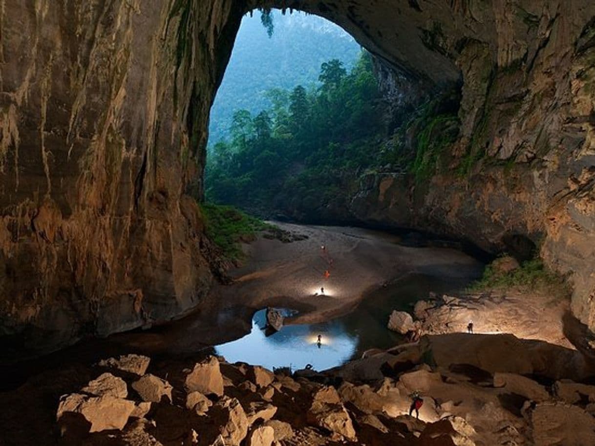 Place Son Doong Caves