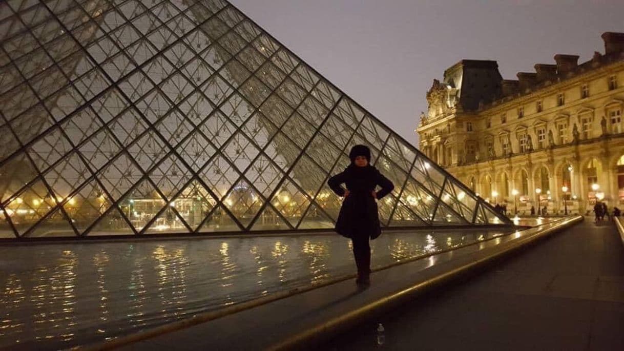 Place Museo del Louvre