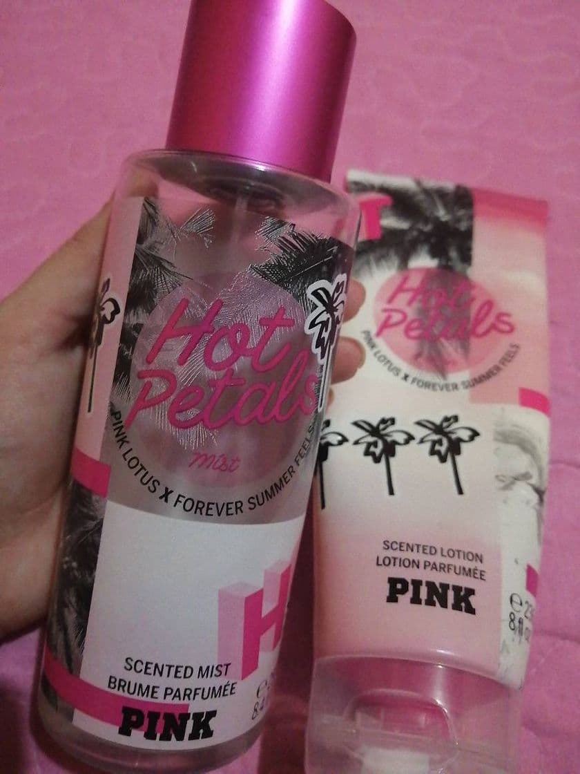 Producto Victoria Secret Pink New! HOT PETALS Body Mist 250ml