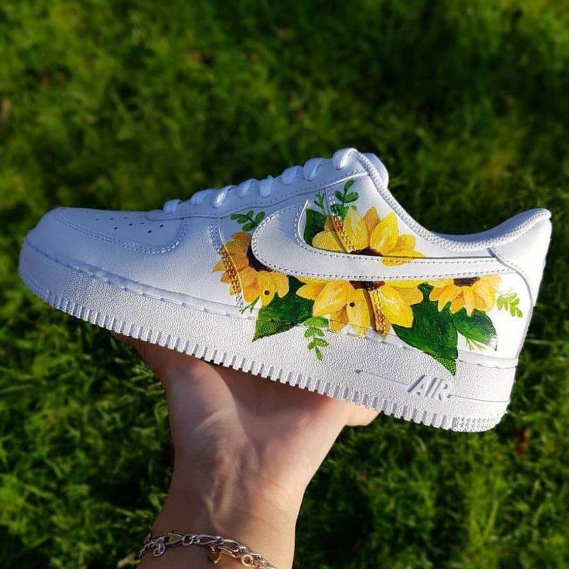 Moda Tenis nike blancos con girasol🌻