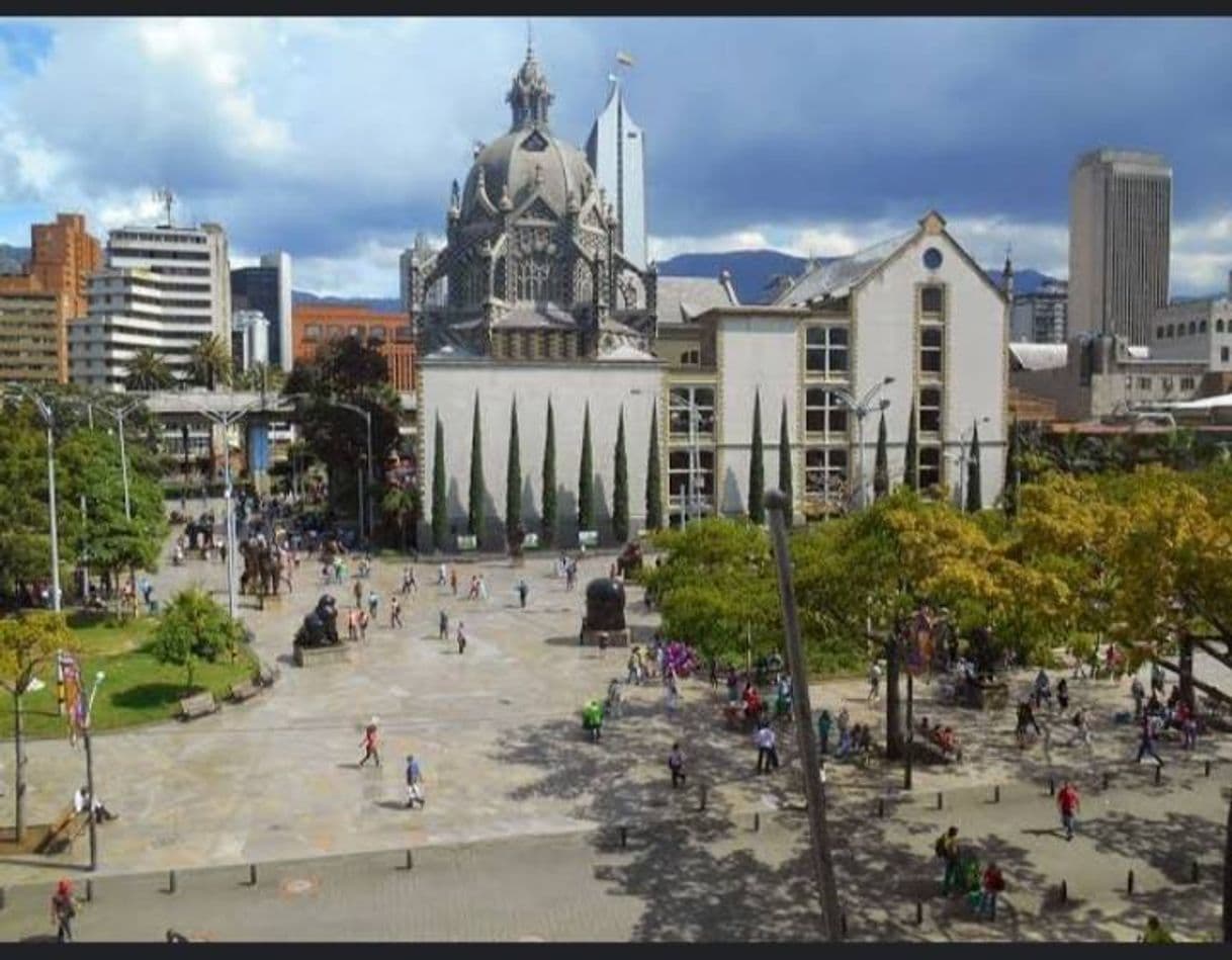 Place Plaza Botero