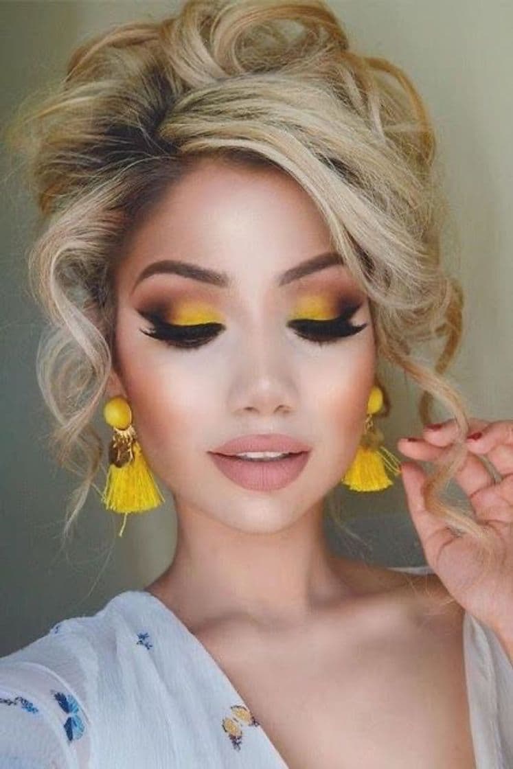 Fashion Maquillaje amarillo elegante 🤩