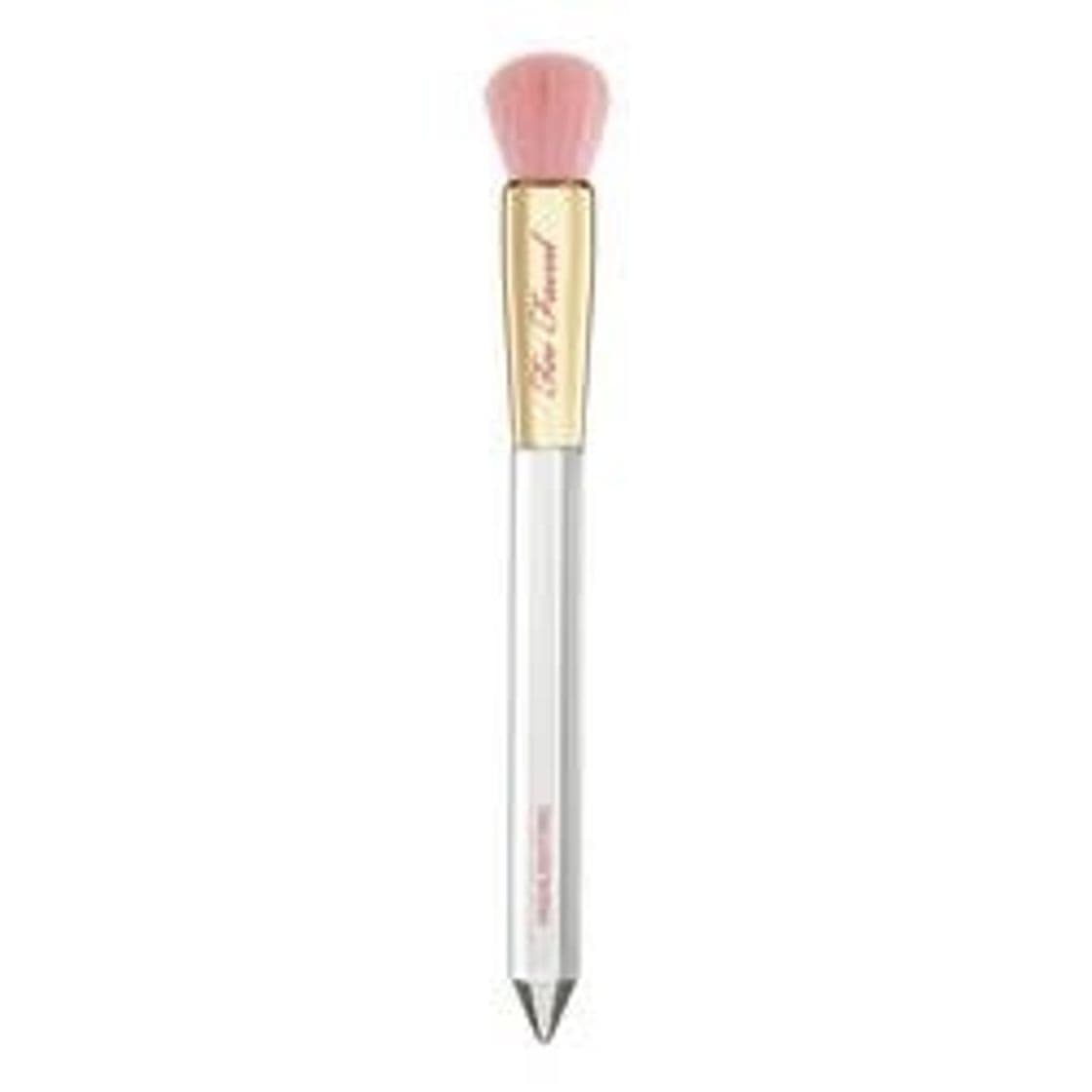 App TOO FACED
Diamond Light Highlighting Brush
Brocha para ilumi