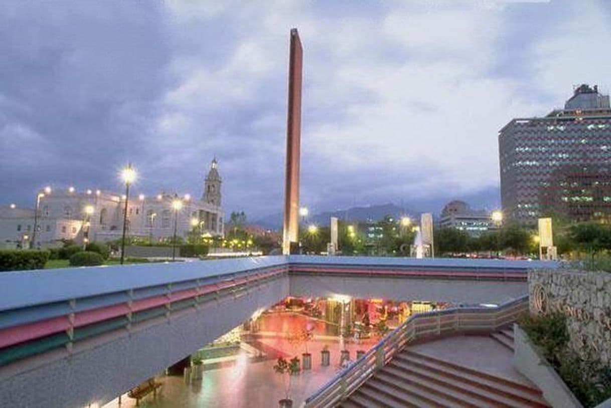 Lugar Macroplaza