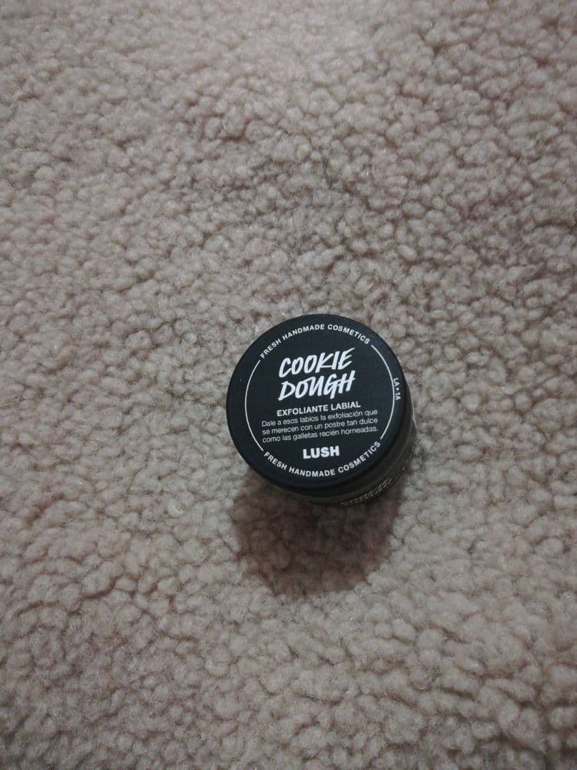 Producto Exfoliante Labios Lush Cookie Dought