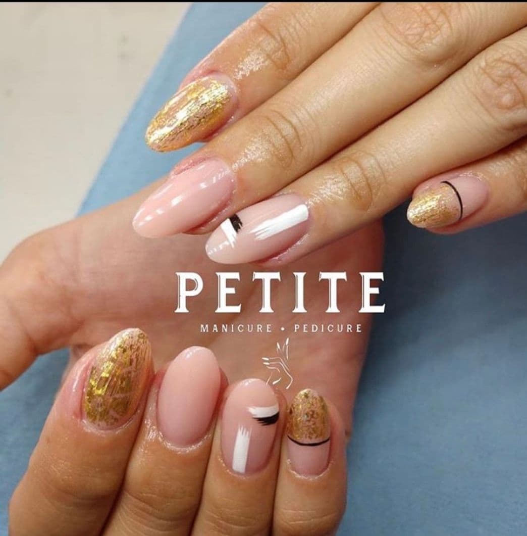 Place Petite Nails