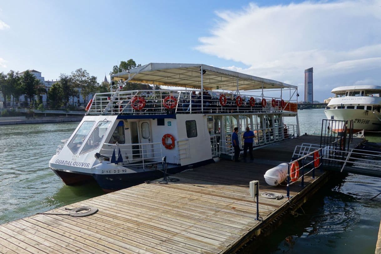 Lugar Paseo en Barco Sevilla - Cruceros por el Guadalquivir - Sevilla en Barco - Barco Deluxe