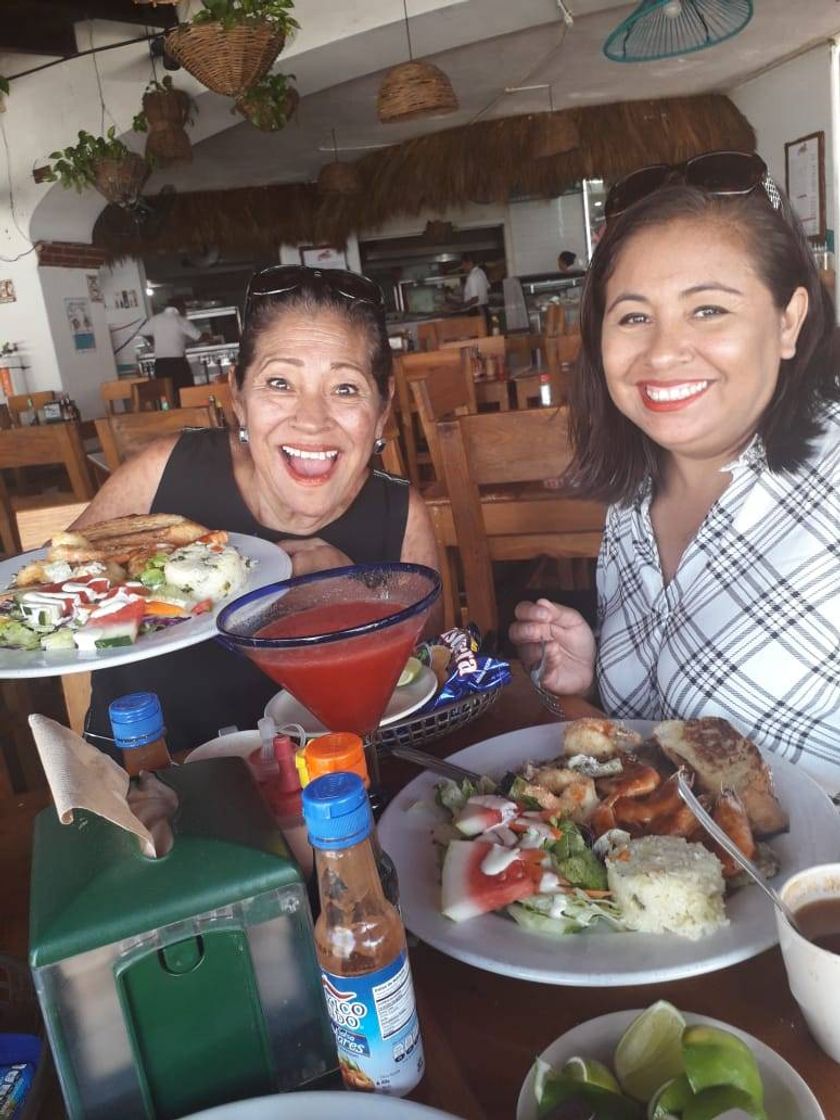 Restaurants El Coleguita Mariscos Marina Vallarta