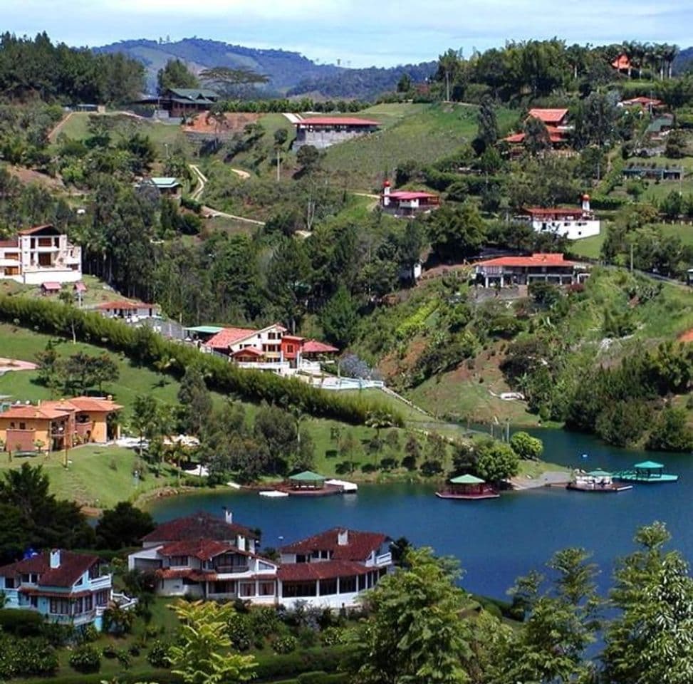 Place lago Calima