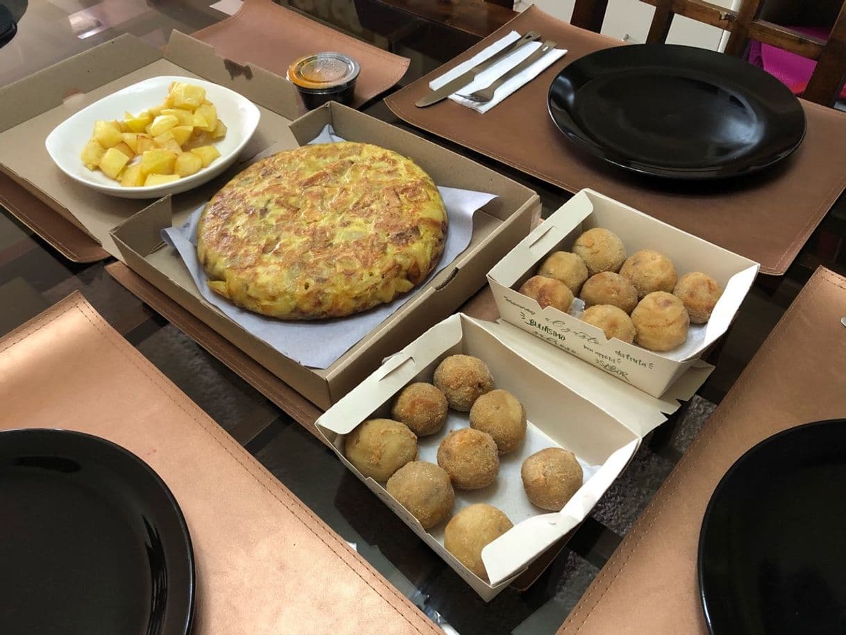 Restaurants Tortilla de patatas, croquetas de jamón, patatas bravas