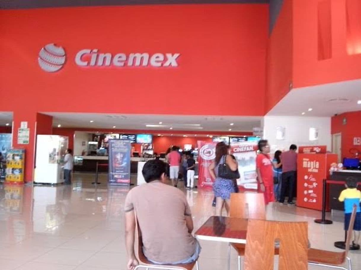 Lugar Cinemex Macroplaza