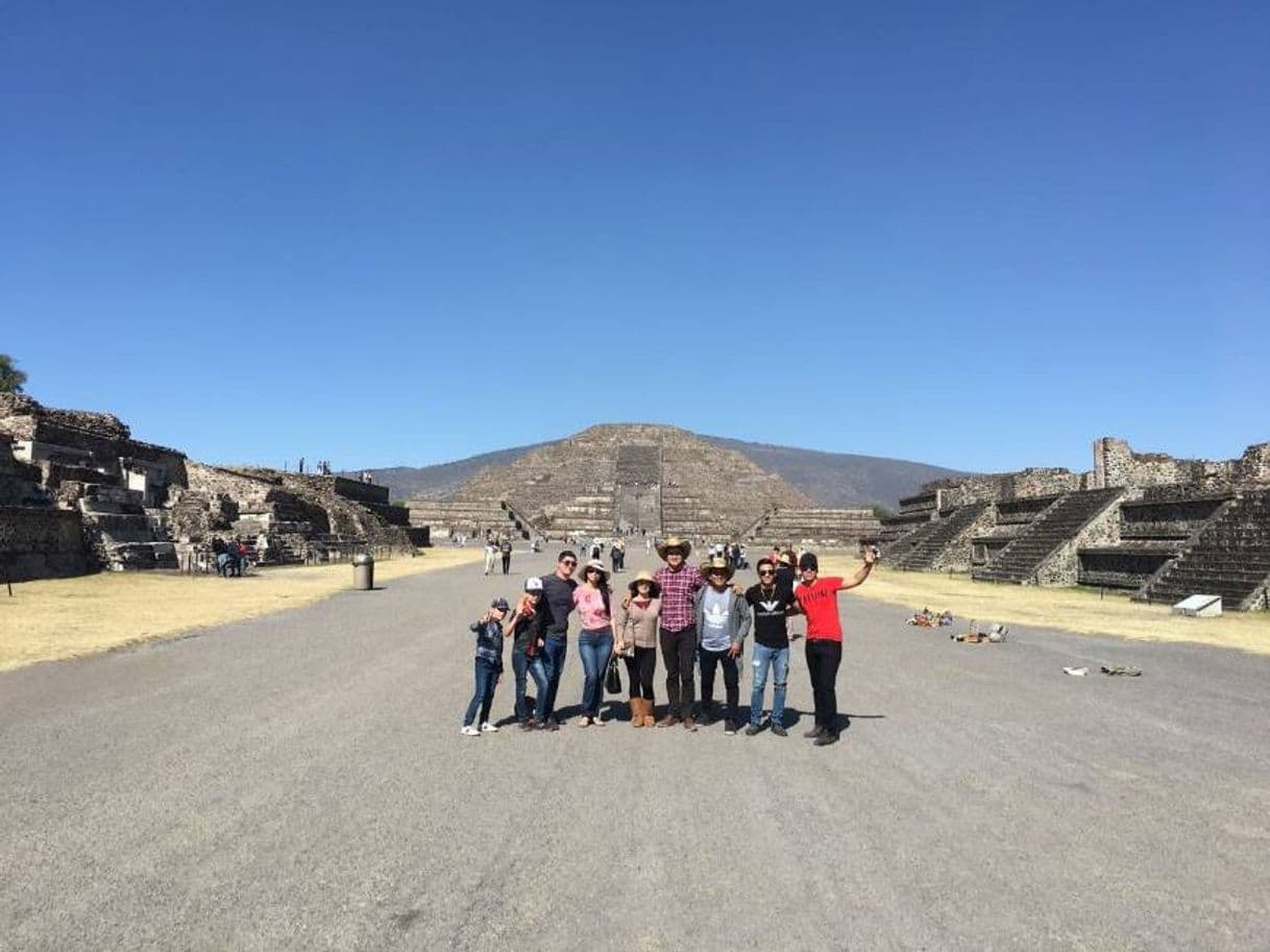 Lugar Piramides De Teotihuacan