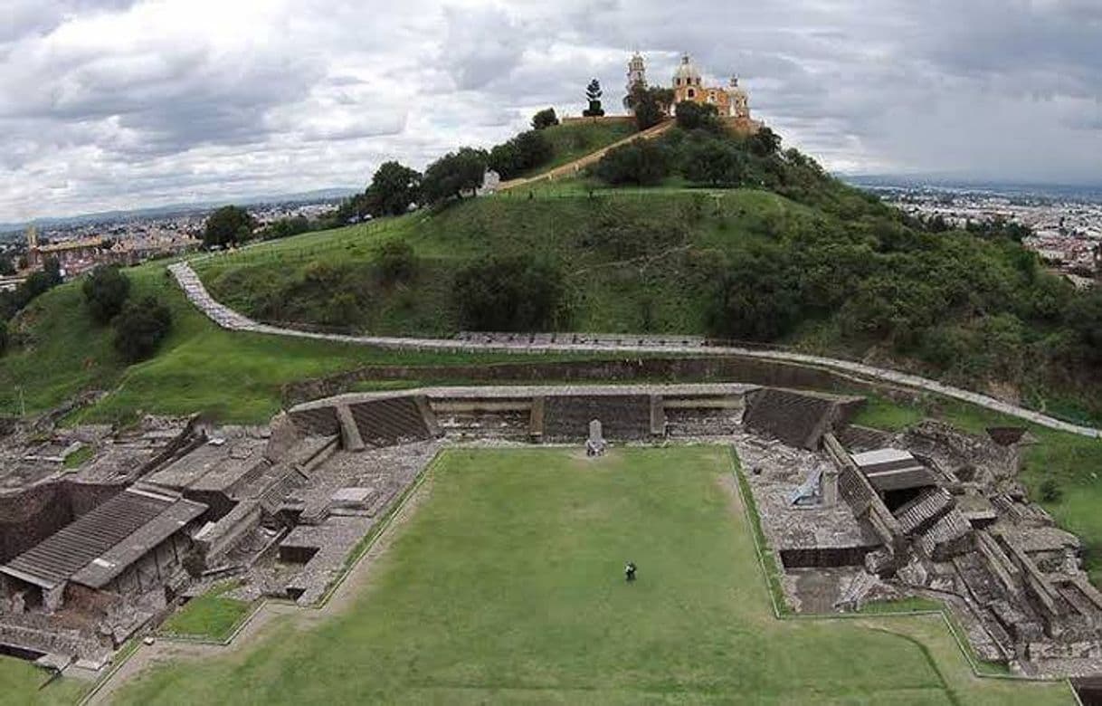 Lugar Zona Arqueológica de Cholula