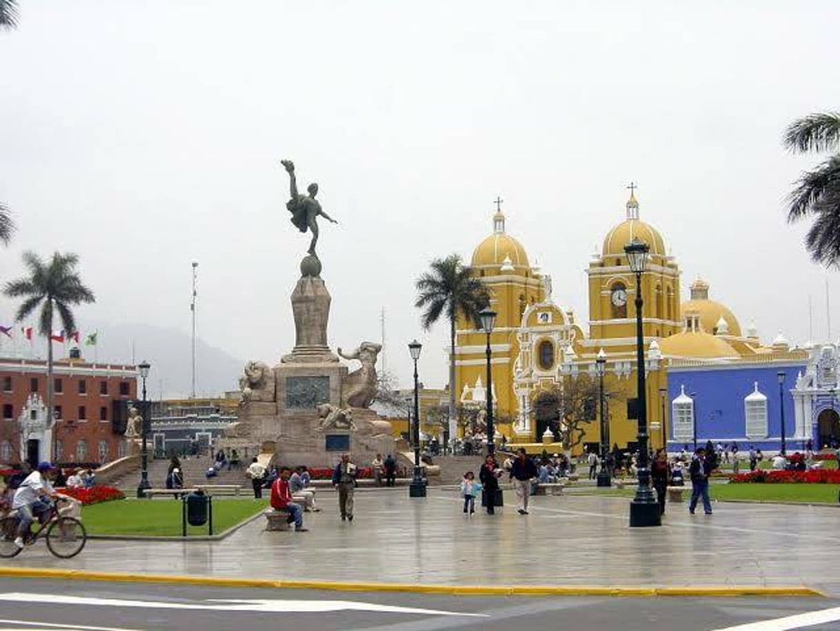 Place Plaza de Armas de Trujillo