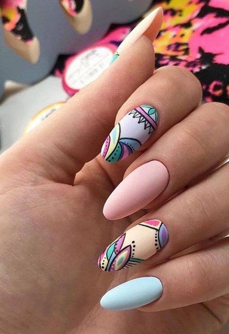 Moda Me encantan estas uñas  en forma almendra 😍