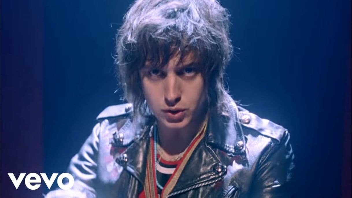 Canción Instant Crush (feat. Julian Casablancas)