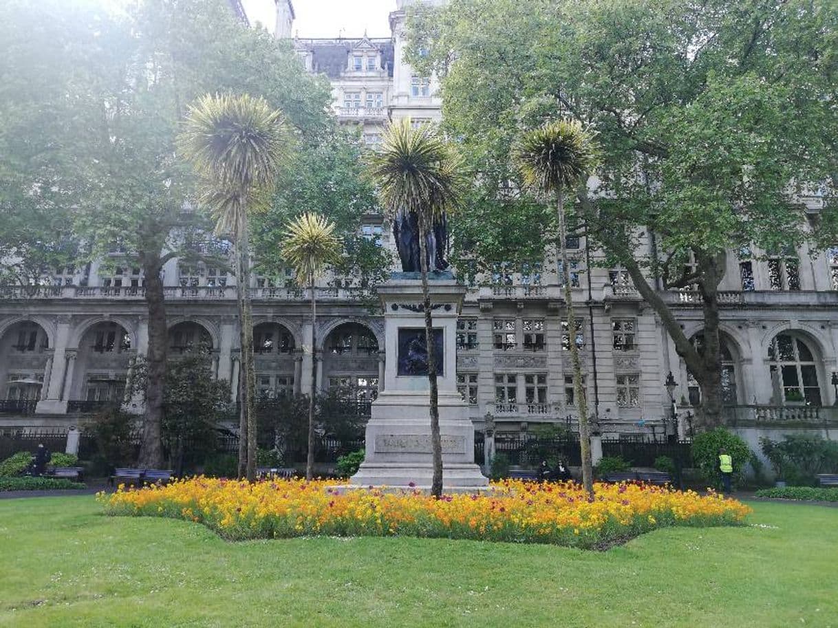 Place Whitehall Gardens