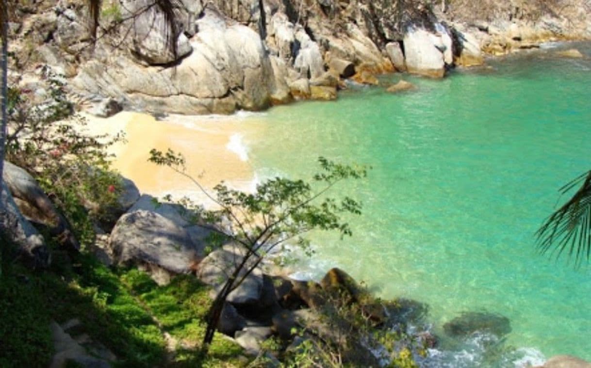 Lugar Colomitos Beach