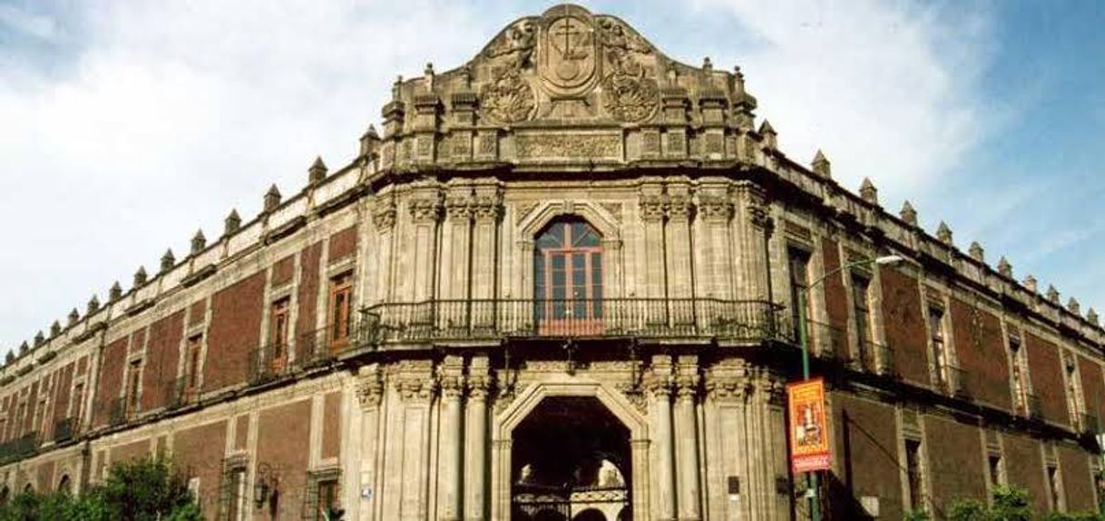 Lugar Palacio de la Escuela de Medicina