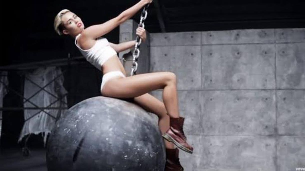 Music Miley Cyrus - Wrecking Ball (Official Video) - YouTube