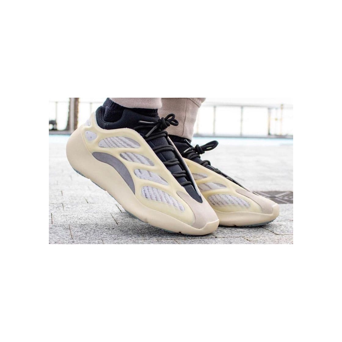 Moda Yeezy Boost 700 V3