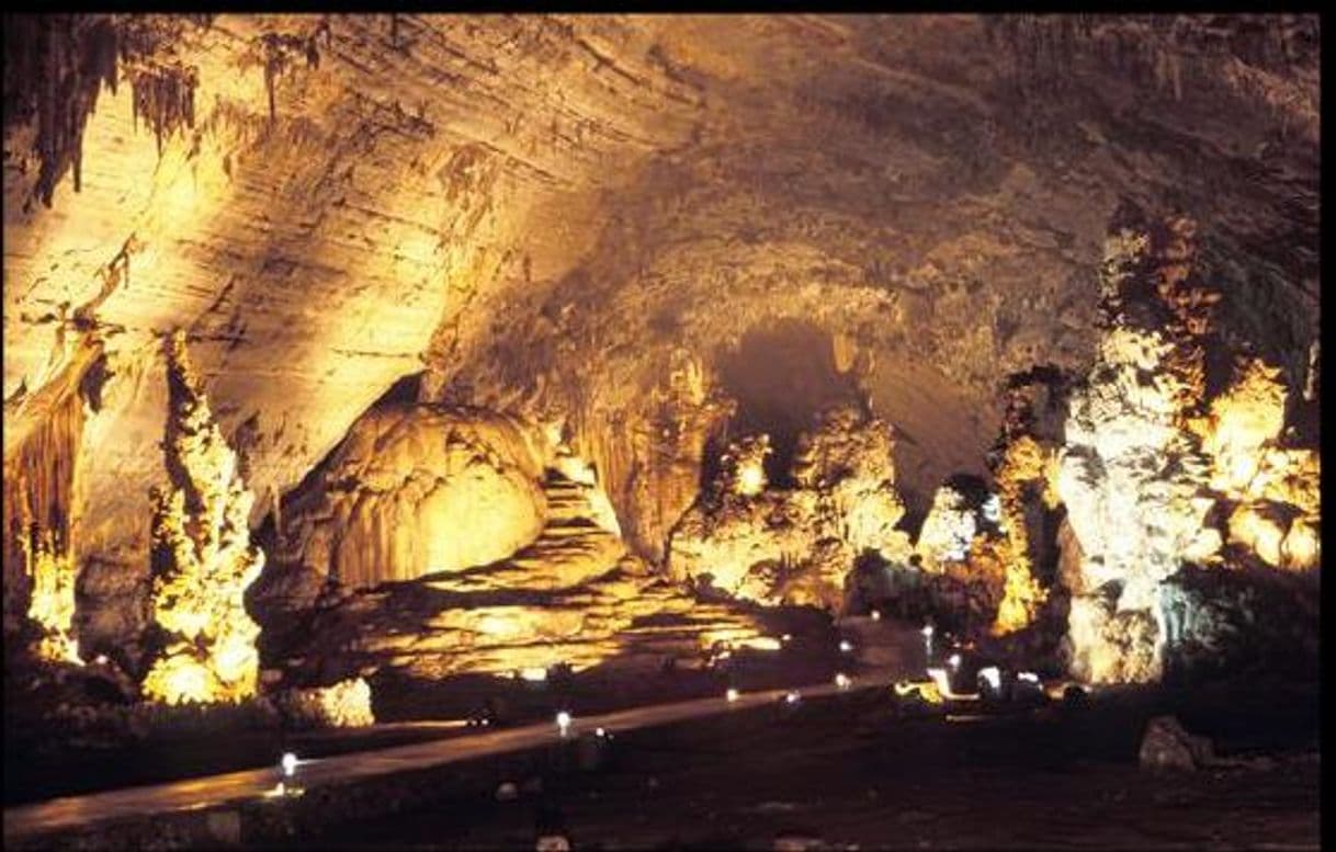 Lugar Grutas de Cacahuamilpa