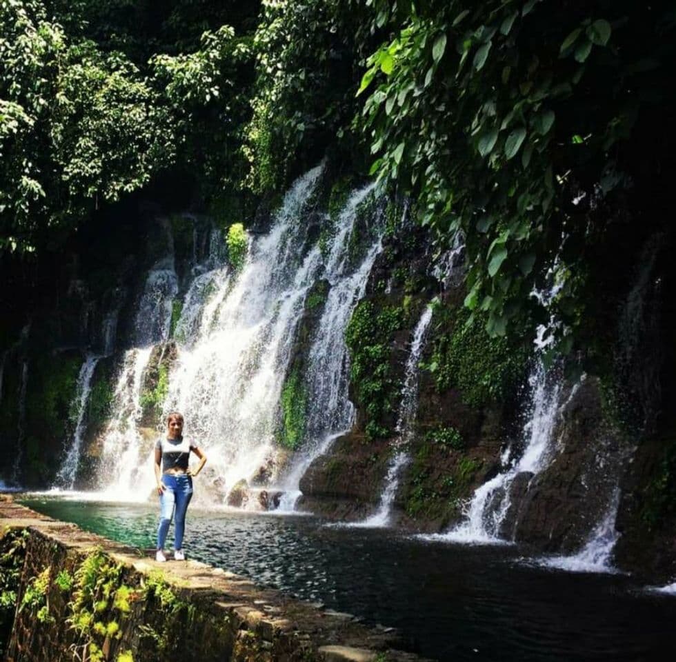 Lugar Chorros De La Calera