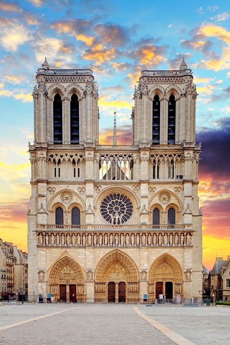 Place Catedral de Notre Dame