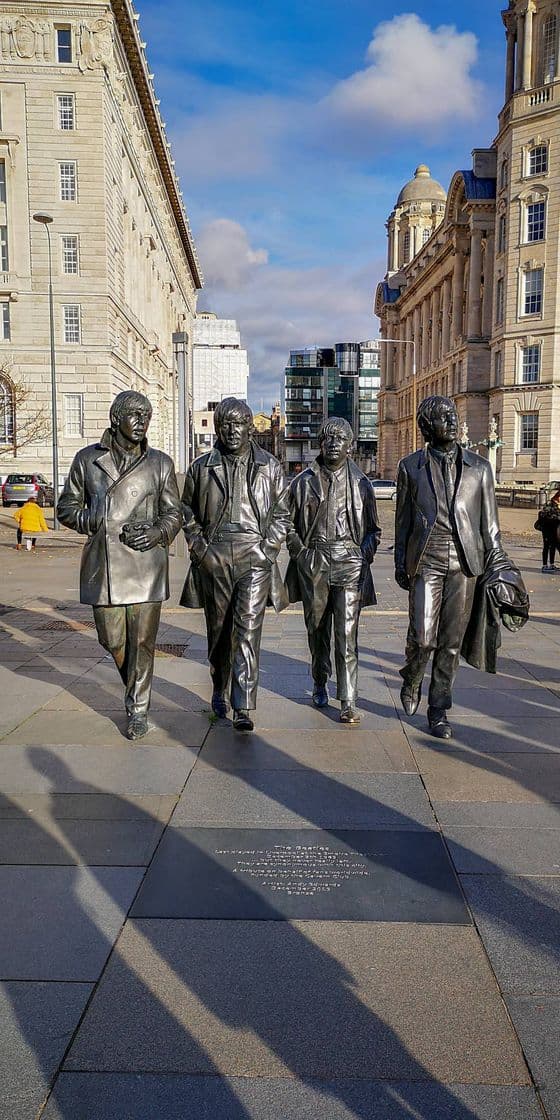 Place The Beatles Statue