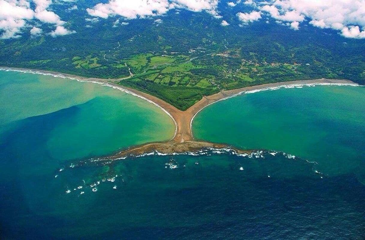 Lugar Bahía Ballena, Costa Rica. 