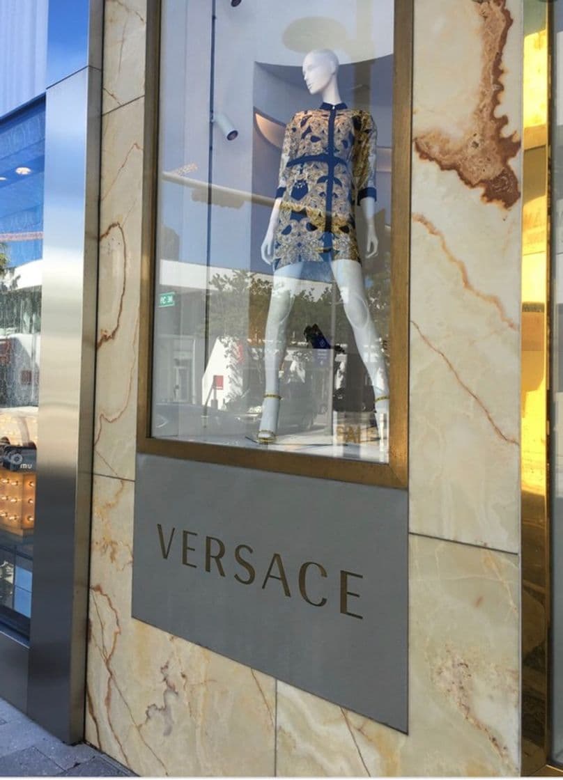 Place VERSACE Miami Design District Store