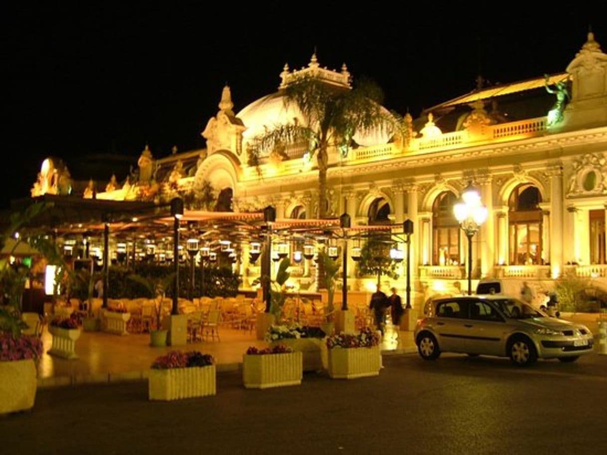 Place Café de Paris