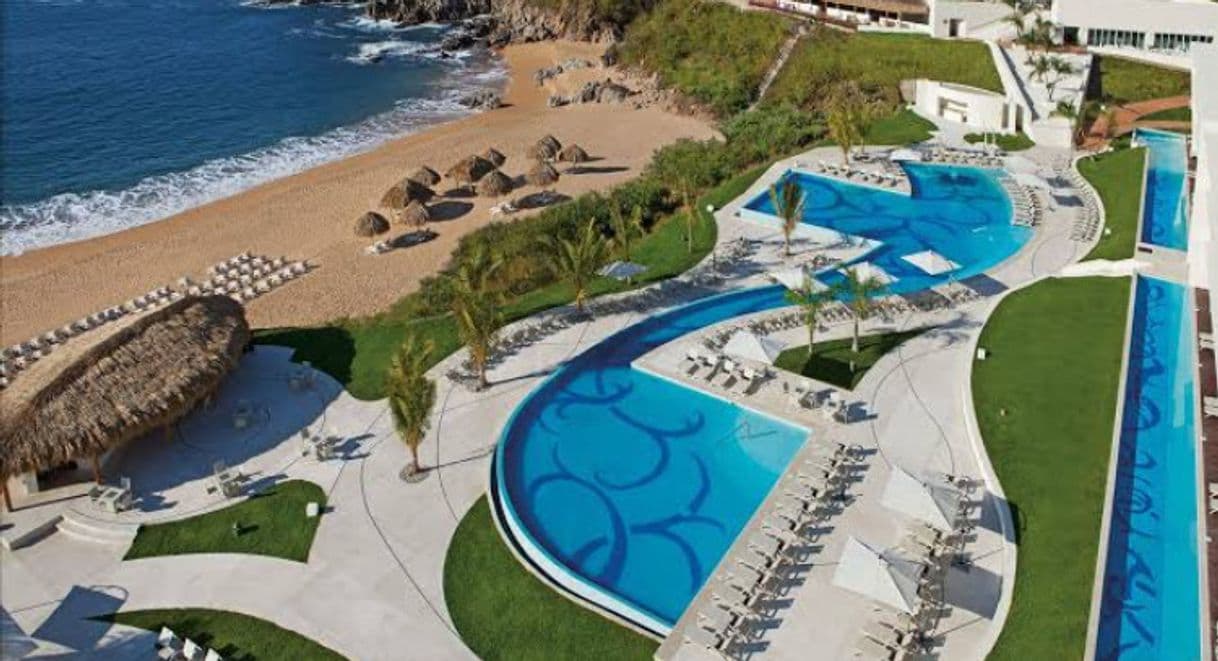 Lugar Secrets Huatulco Resort & Spa