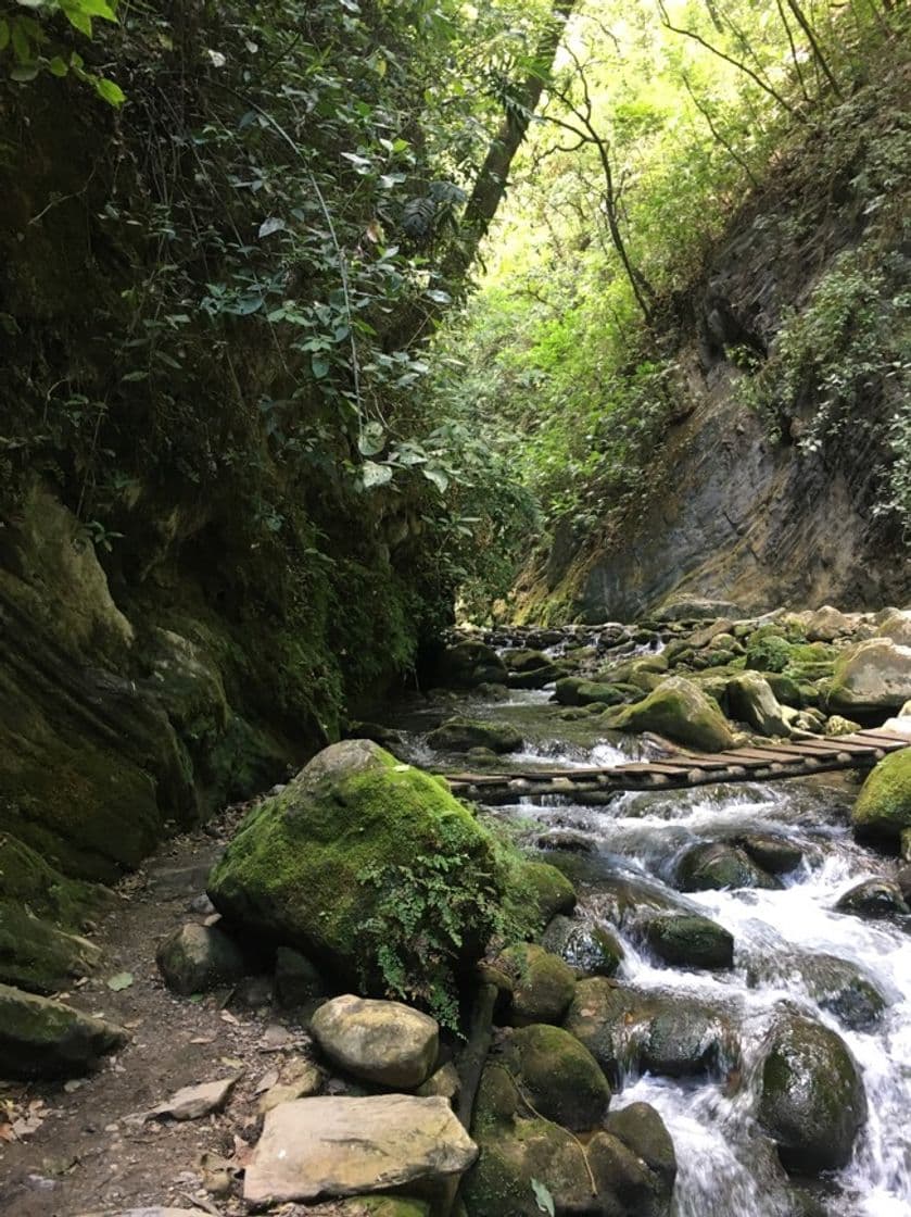 Lugar Puente De Dios Hotel