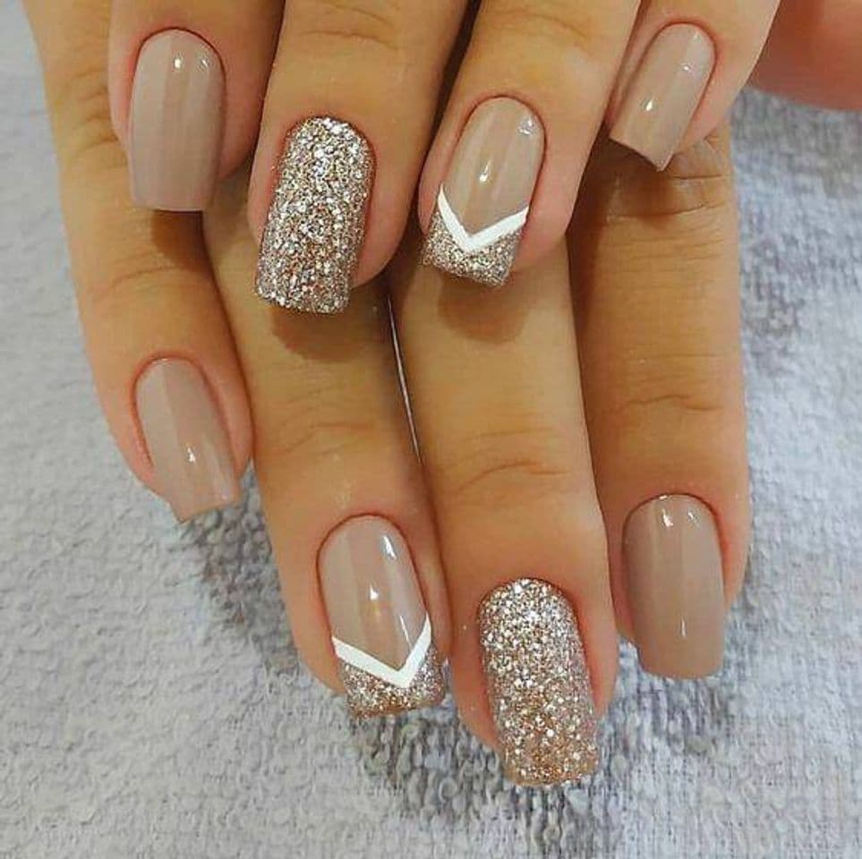 Moda Unhas Nude com Brilho 