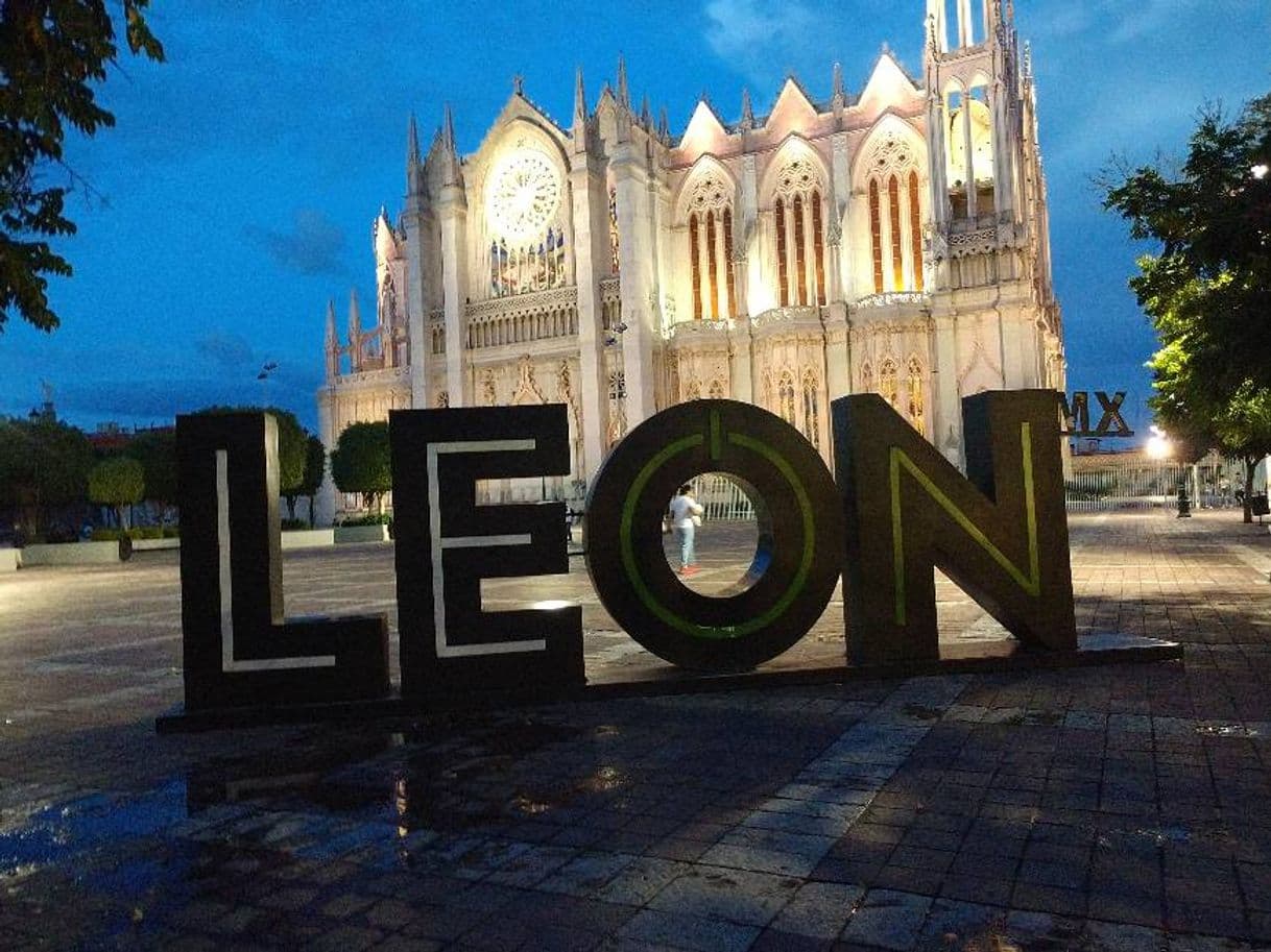 Place Templo Expiatorio Diocesano del Sagrado Corazón de Jesús