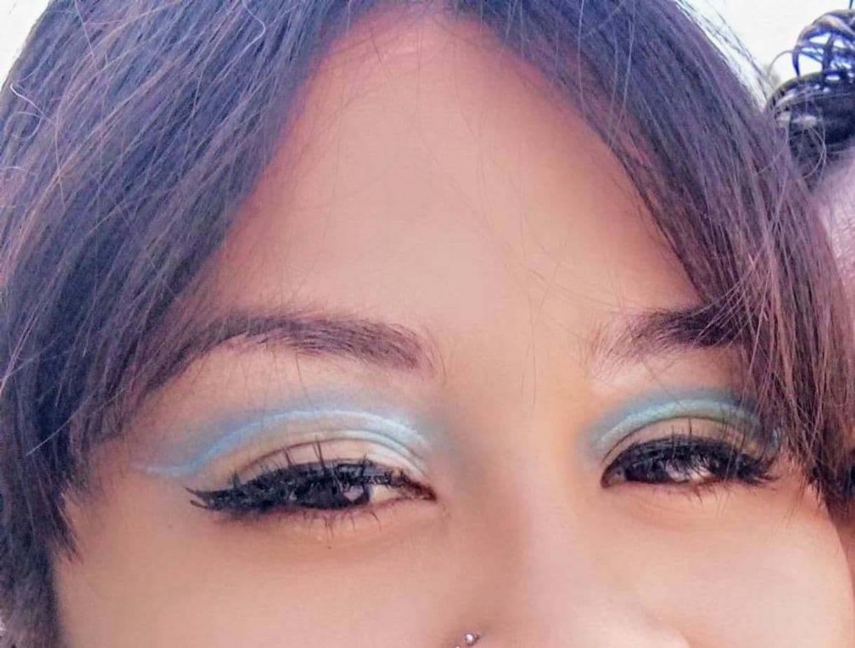 Moda Tutorial de cómo hacer el delineado neon 💙