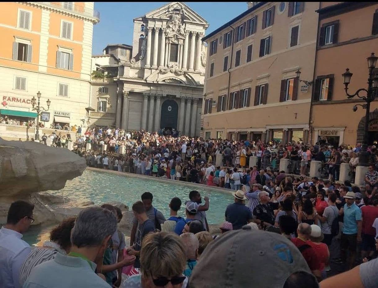 Place Fontana di Trevi