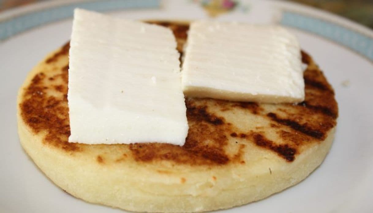 Lugar AREPA CON QUESO SATANDEREANA