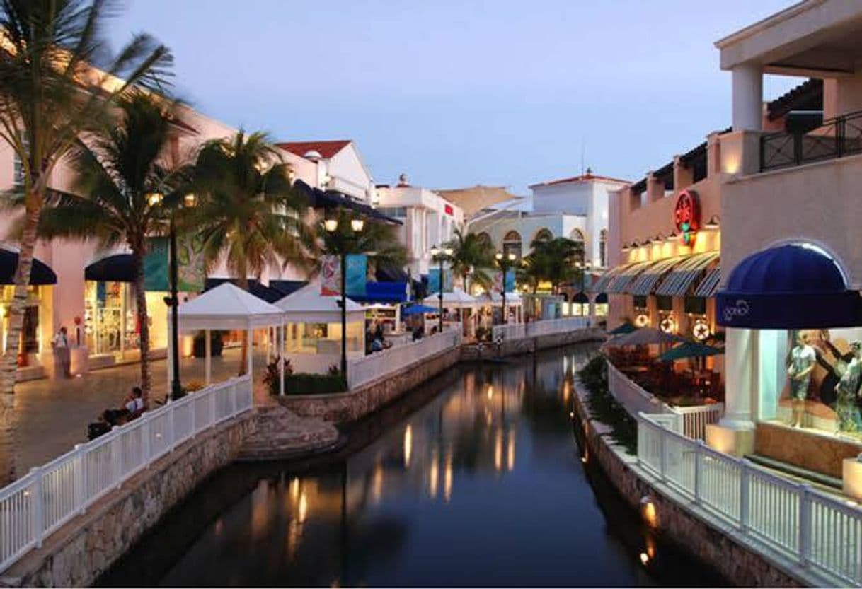 Lugar Plaza La Isla Cancun