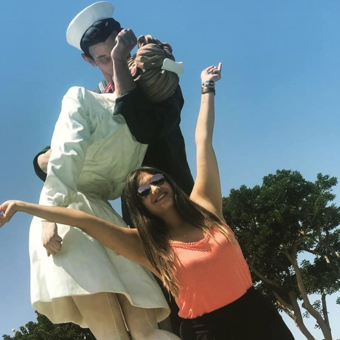 Place Unconditional Surrender Statue