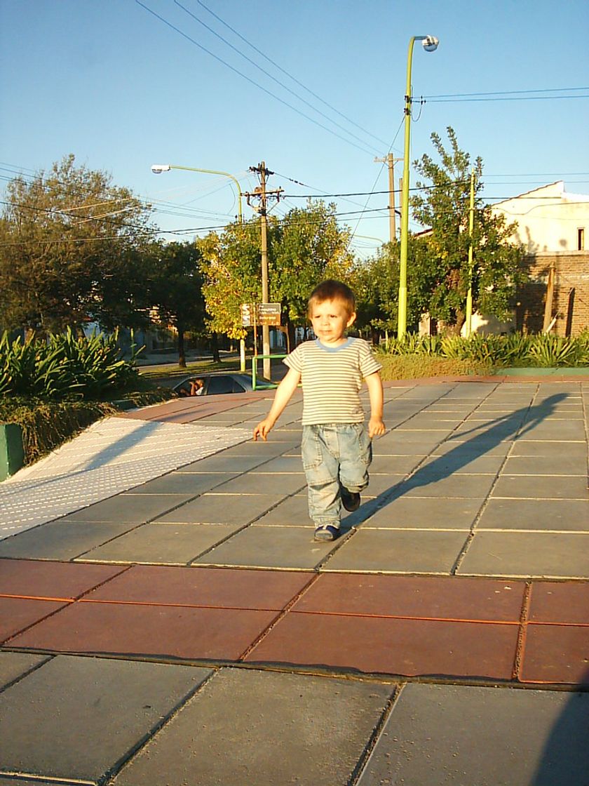 Moda Caminando por la vereda.