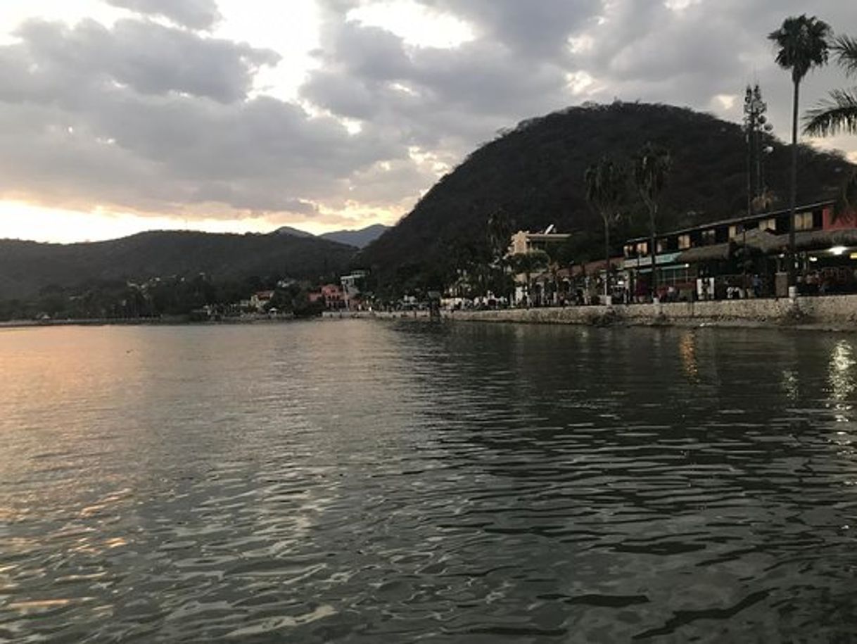 Lugar Lago Cajititlán