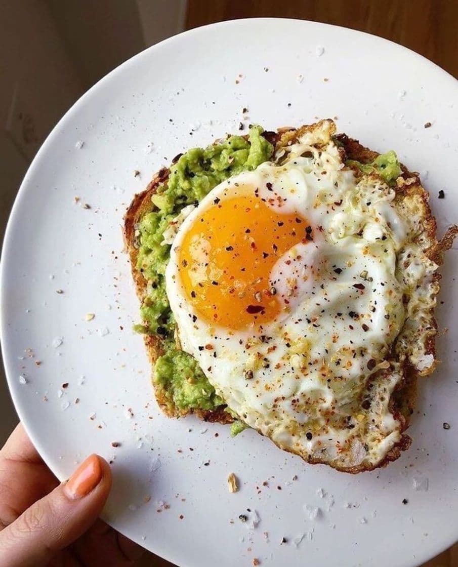 Moda Desayuno sano y rico de pan con huevo y palta