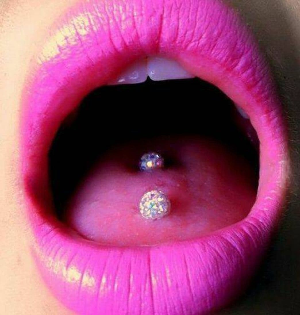 Moda piercing con piedrita de brillo